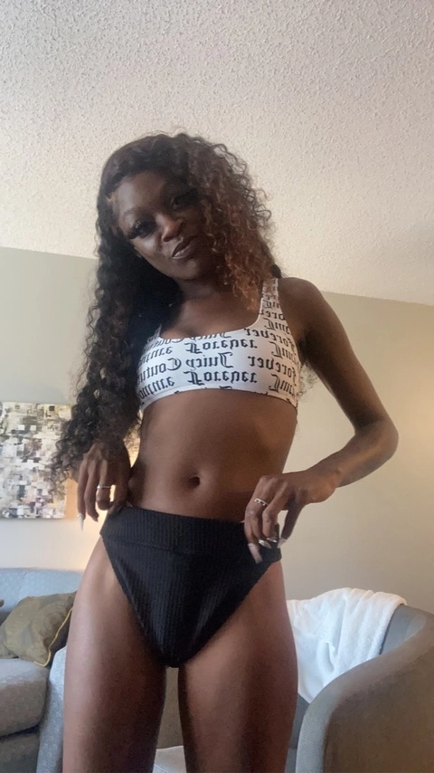 PrettyBrown ⛈️💦 OnlyFans Picture