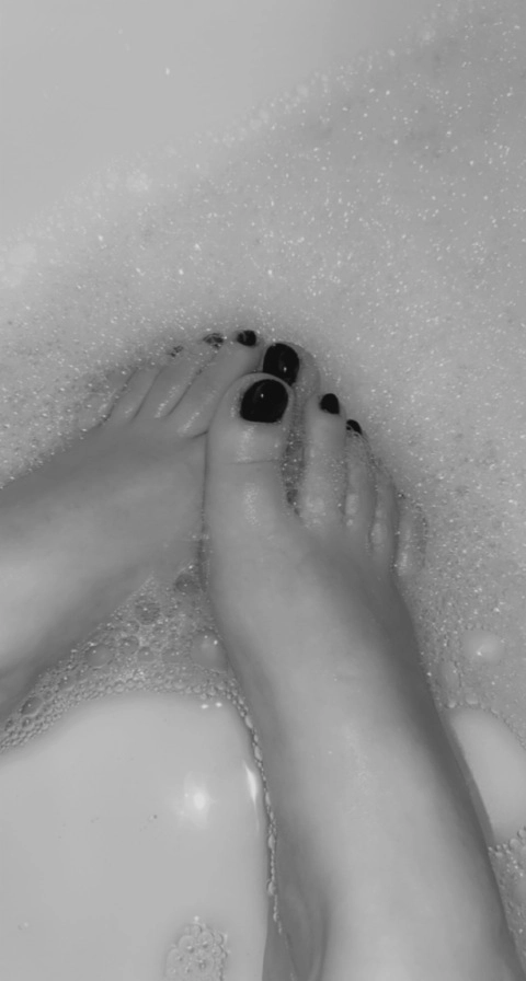 Little Miss Sexy Sweet Feet 🦶🏻💦💋