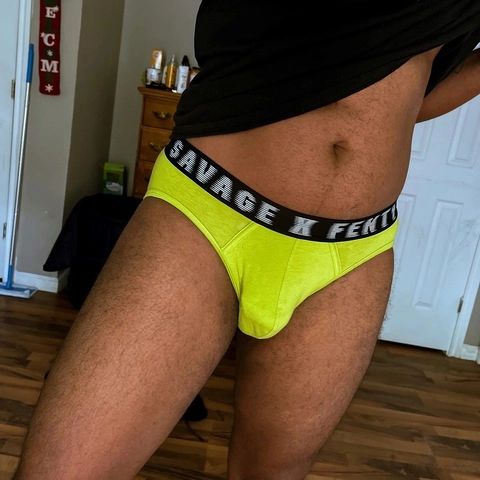 R OnlyFans Picture