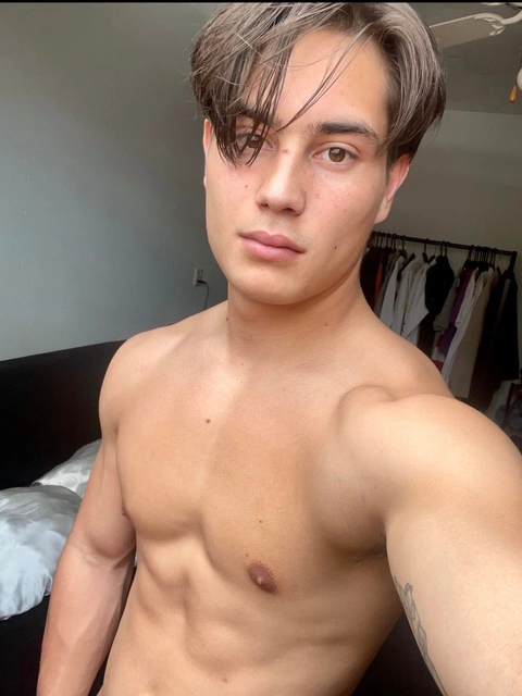 Holoboii OnlyFans Picture