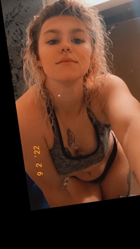 Chey Anne_991 OnlyFans Picture