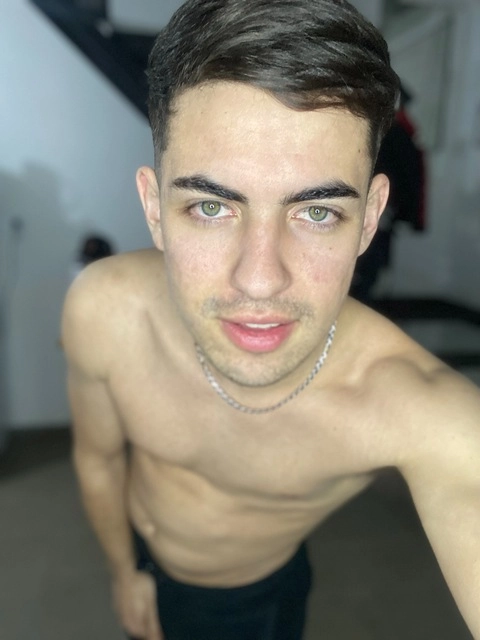 𝕋𝕙𝕖 𝕘𝕠𝕝𝕕𝕖𝕟 𝕓𝕠𝕪  🤴🔞 OnlyFans Picture