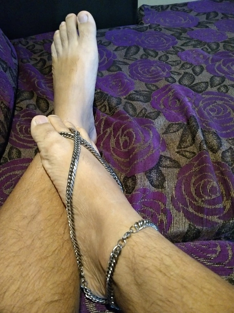 feetdedosguarros94 OnlyFans Picture