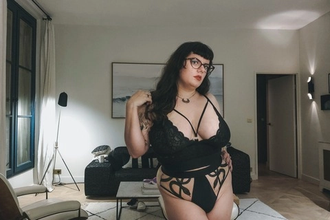 Madame Chérie OnlyFans Picture