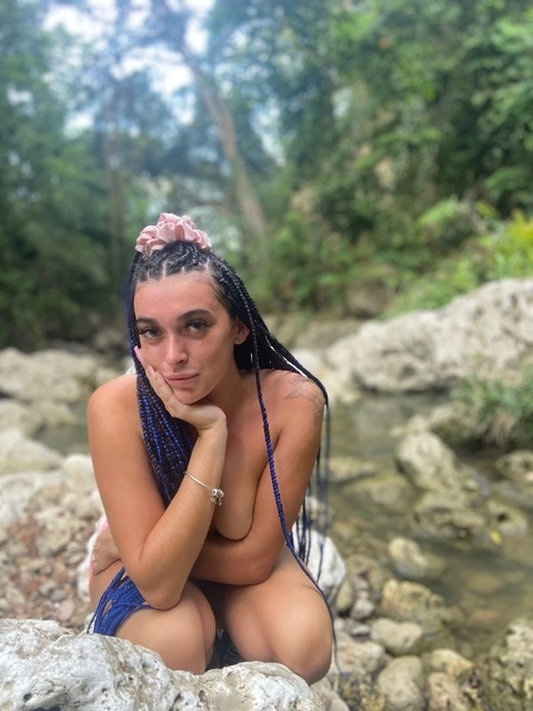 Come get lost with me 🧚🏽‍♀️🌈🍄🦋✨👀👅🧜🏽‍♀️🪷🫧 OnlyFans Picture