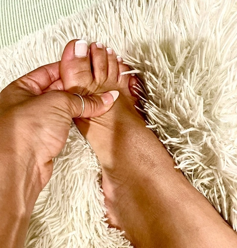 Toes & Booty Baby 👅 OnlyFans Picture