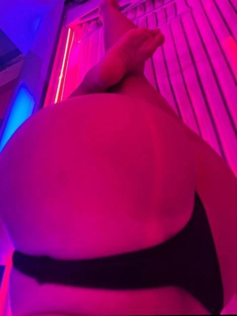 BitchyFeet Sass & Ass 🌶️🔥🍑 💅🦶🏻 OnlyFans Picture