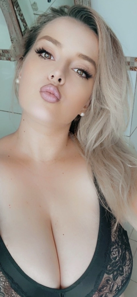 Busty_layla OnlyFans Picture
