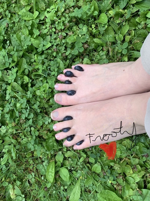 Frooty Footsies OnlyFans Picture