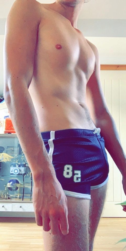 Hung Twink OnlyFans Picture