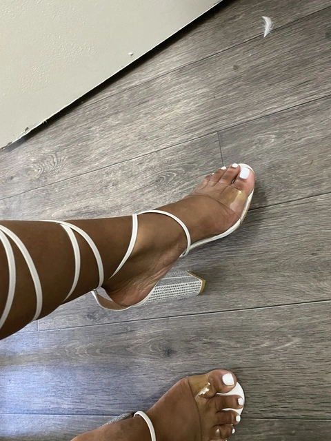 Comegetyourfeetwet OnlyFans Picture