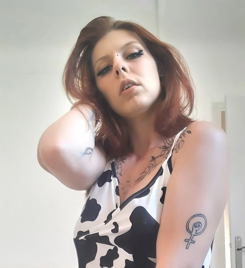 JuicyBitchy OnlyFans Picture