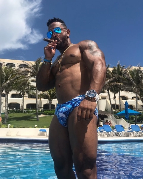 MR.X11 MUSCLE GOD OnlyFans Picture