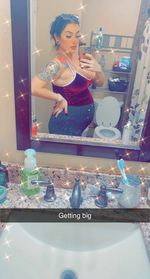 Pregnant Lady OnlyFans Picture