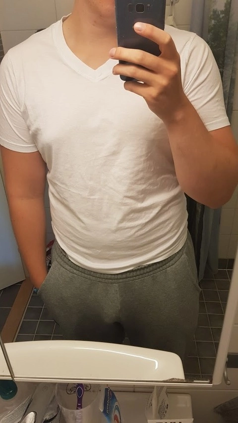 Baking Dadbod Student OnlyFans Picture