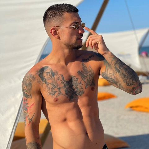 adriantmb OnlyFans Picture