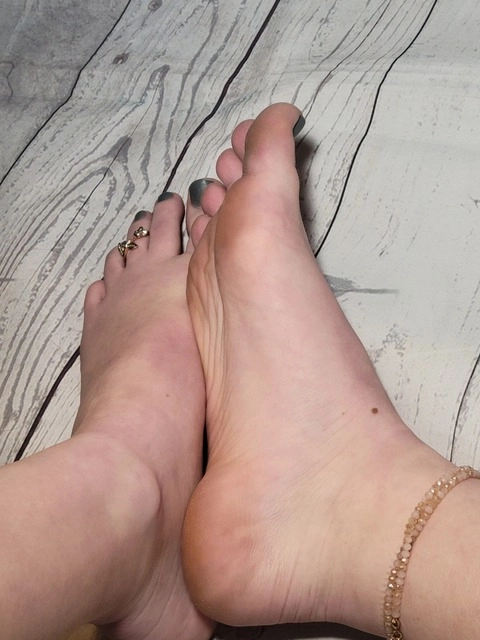 Your foot Goddess
