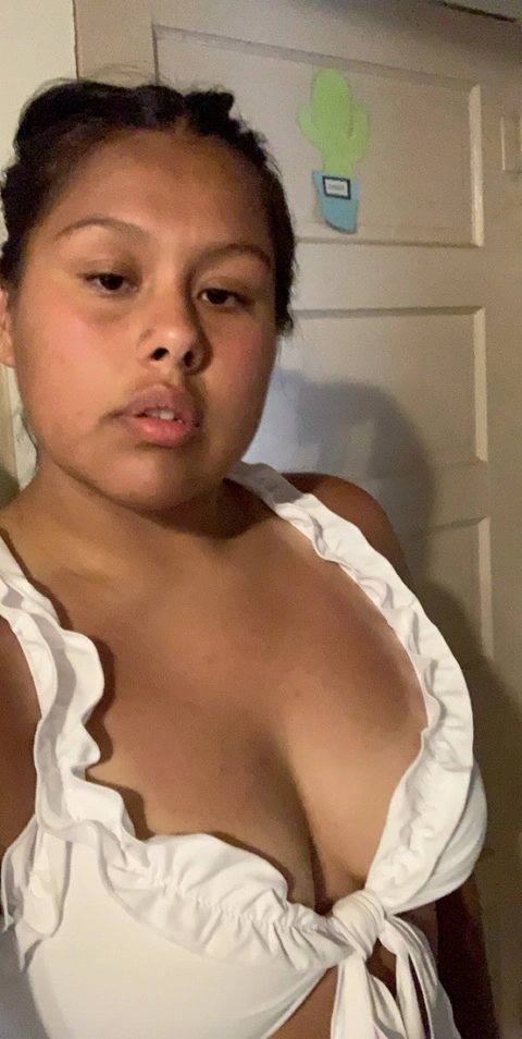 Aileen Robledo OnlyFans Picture