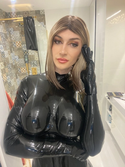 Latex Alina OnlyFans Picture