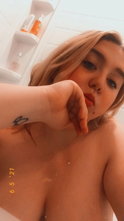 Naught Blonde OnlyFans Picture