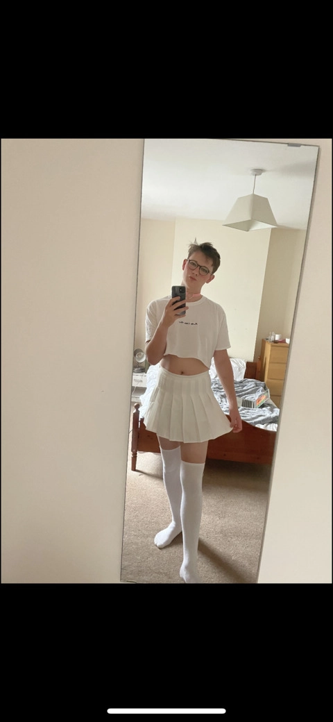A British Femboy OnlyFans Picture