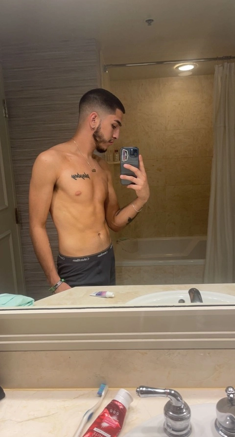 Semi-Str8 Mexican OnlyFans Picture