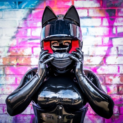 Bee_The_Rubber_Doll OnlyFans Picture