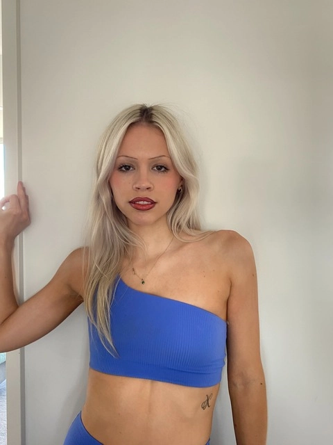 Naomi Shy OnlyFans Picture