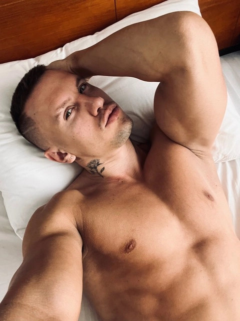 ADAM BELL OnlyFans Picture
