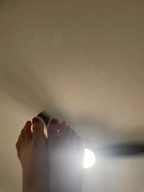 Toes OnlyFans Picture