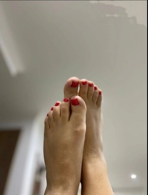 Wet feet OnlyFans Picture