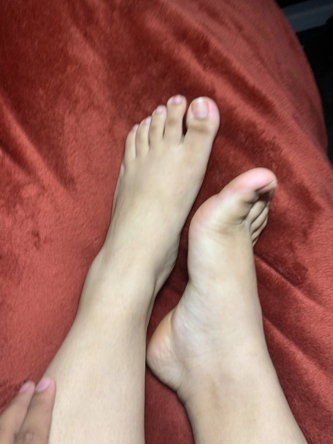 Mikaela’s feet pics