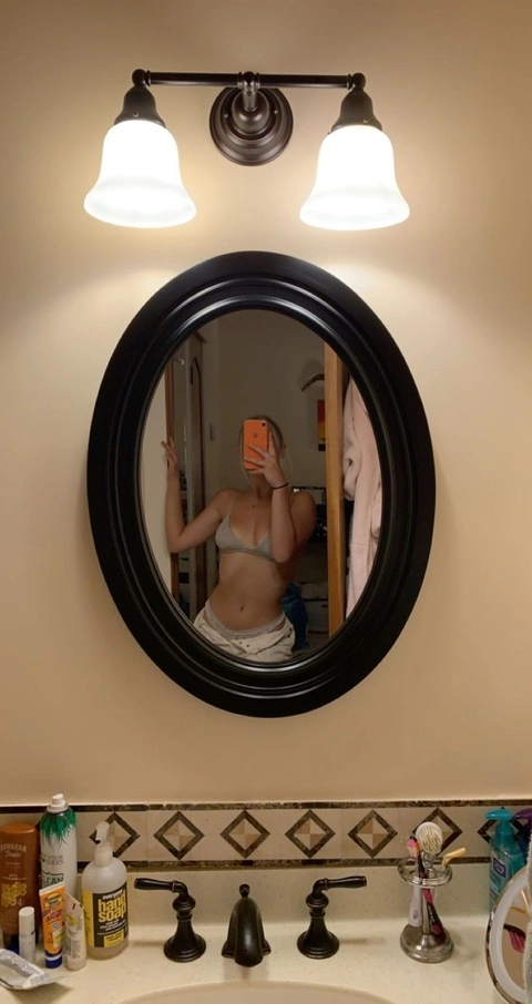 Brooke Daisy OnlyFans Picture