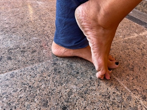 Tefania feet