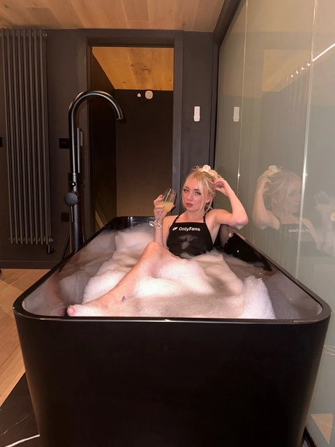 Charlotte OnlyFans Picture