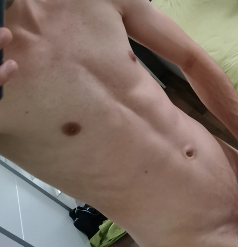 Younhornyboy OnlyFans Picture