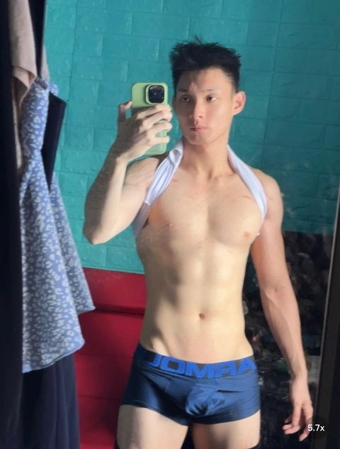 Evan Cheng OnlyFans Picture