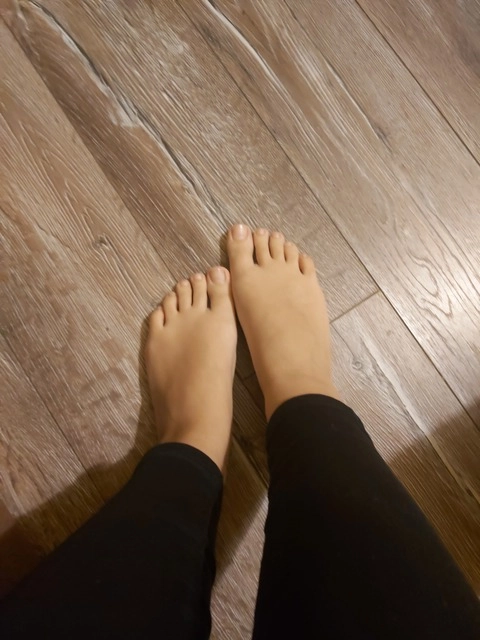 pera's feet OnlyFans Picture