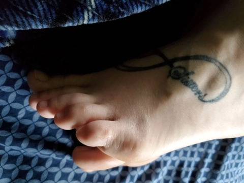 Sexy Foot Couple OnlyFans Picture