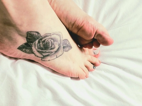 Pinky Toes🥀 OnlyFans Picture