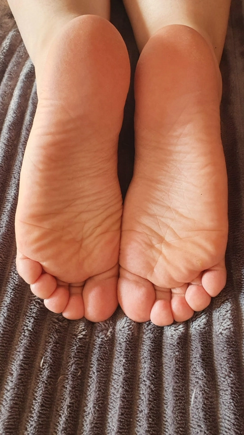 Feet 2 Play 💦 OnlyFans Picture