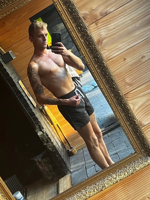 Thom OnlyFans Picture