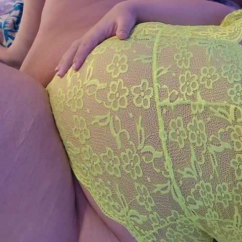 ?? 28w Pregnant ? OnlyFans Picture