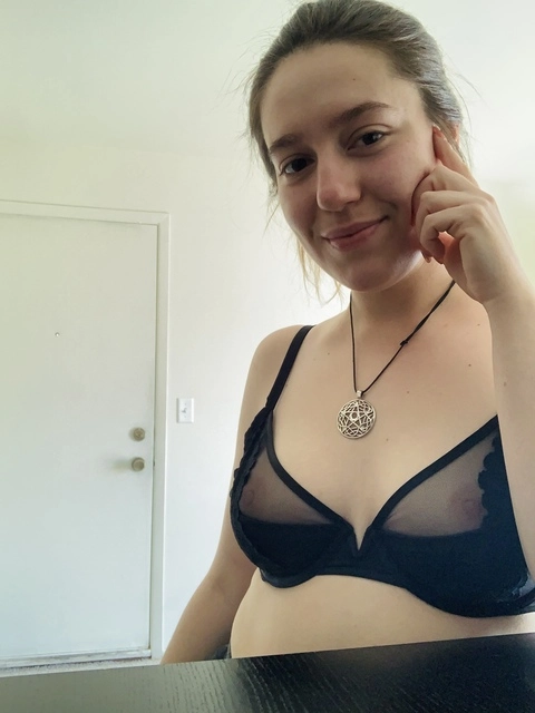 Amelia OnlyFans Picture