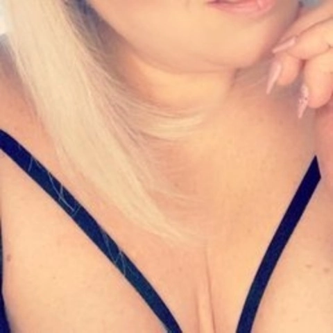 canadian curves OnlyFans Picture