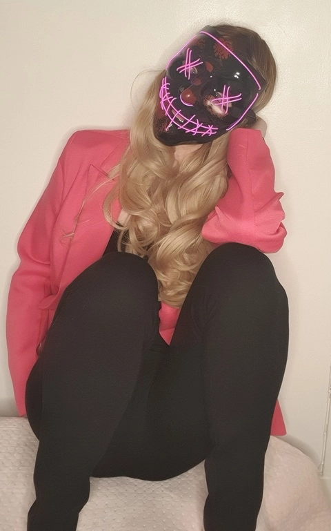 Maskedfootgirl OnlyFans Picture