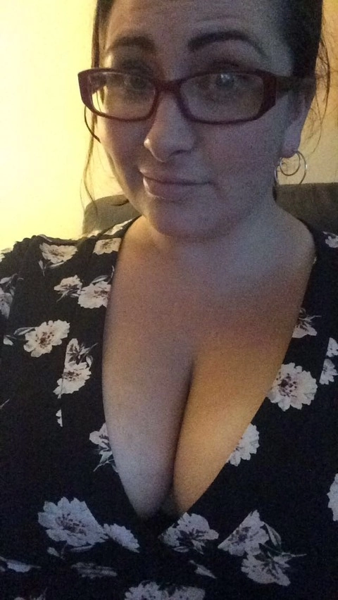 Curvy & chic OnlyFans Picture