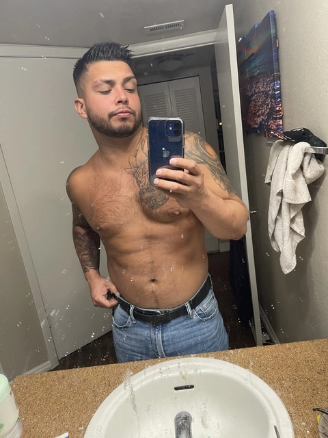 Andrew Cruz OnlyFans Picture