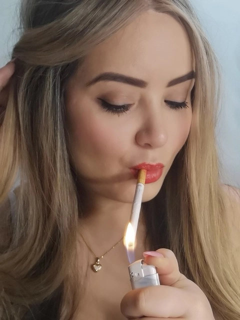 Amber Smokes OnlyFans Picture