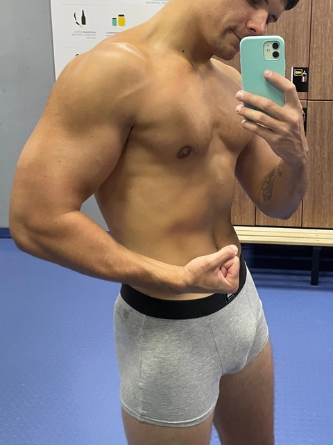 Adam Rus OnlyFans Picture